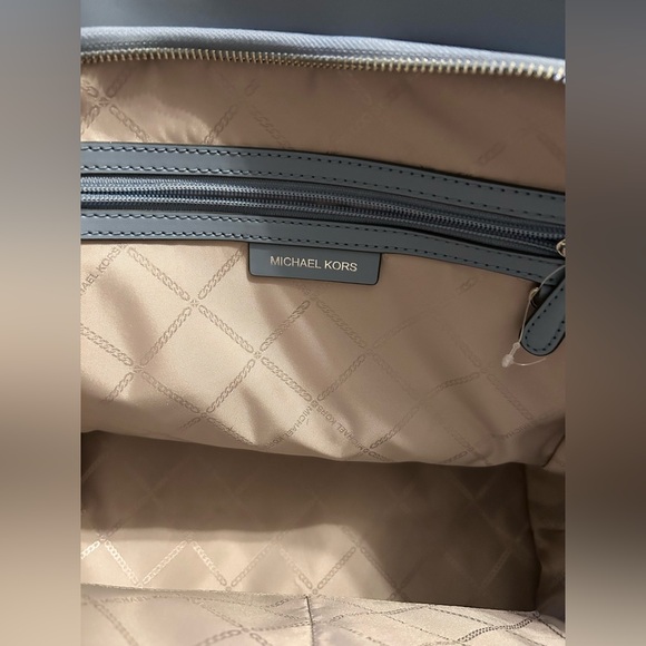 Michael Kors Avril XLarge Leather Tote Bag - Picture 4 of 15